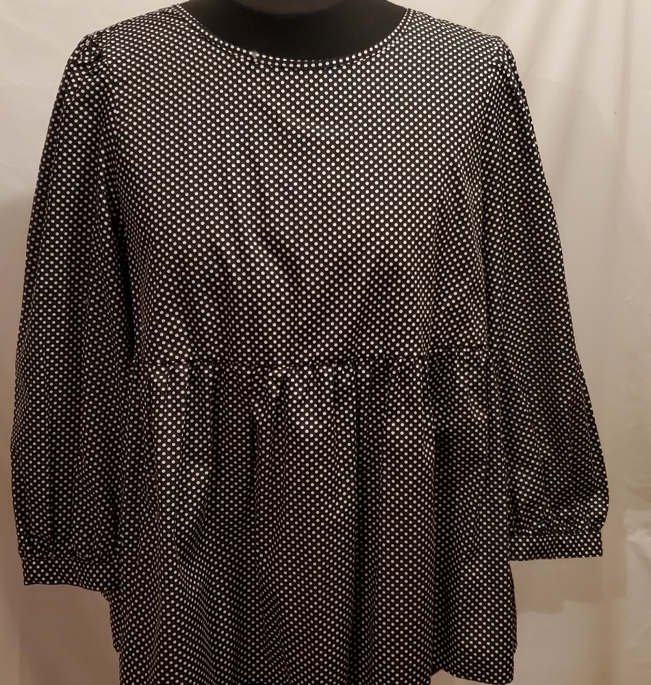 Who, What, Wear, Top, Medium, Black with White Pokedots, Like New